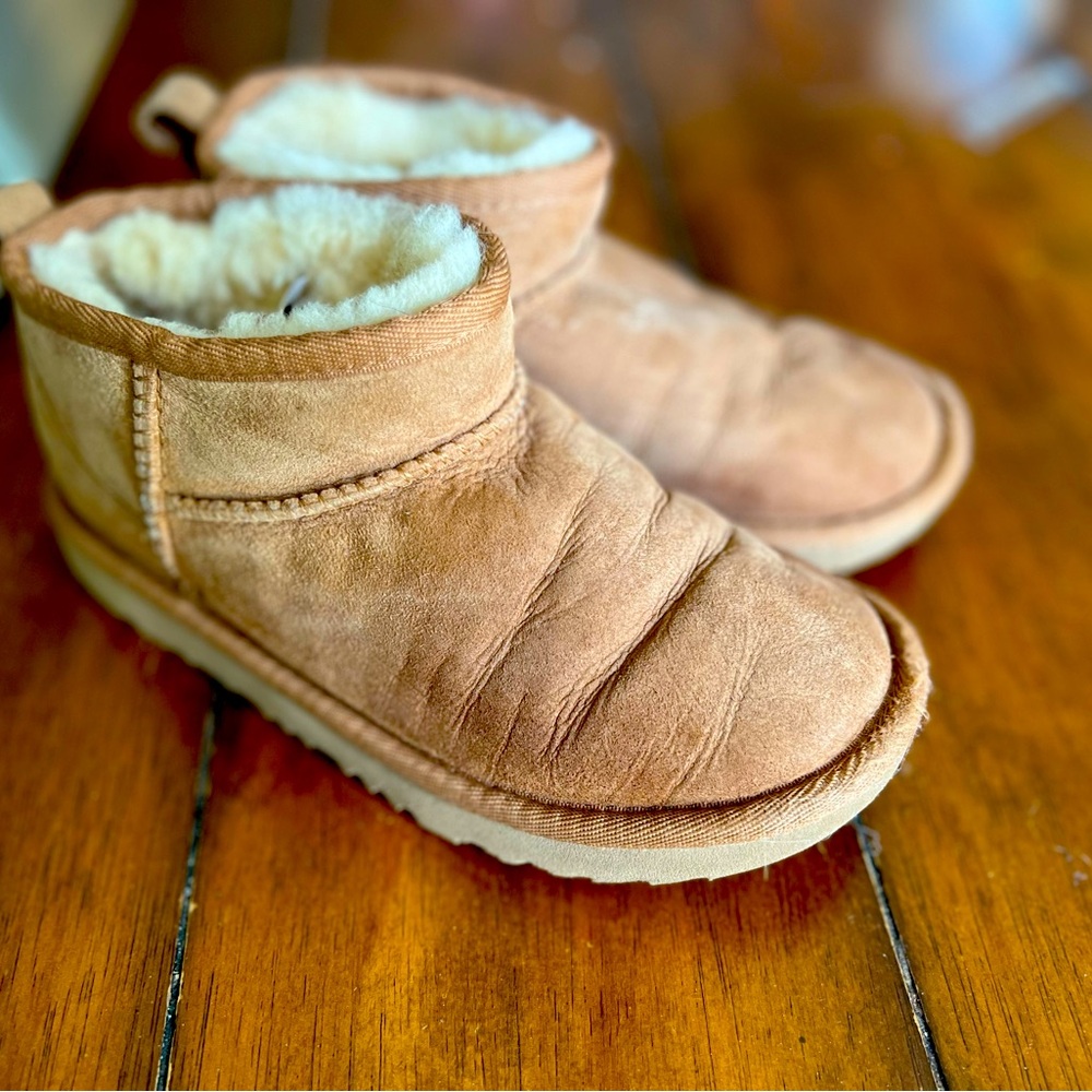 Youth Uggs low rise